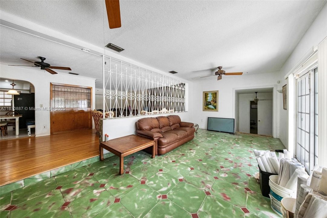 For Sale: $1,100,000 (4 beds, 3 baths, 3363 Square Feet)