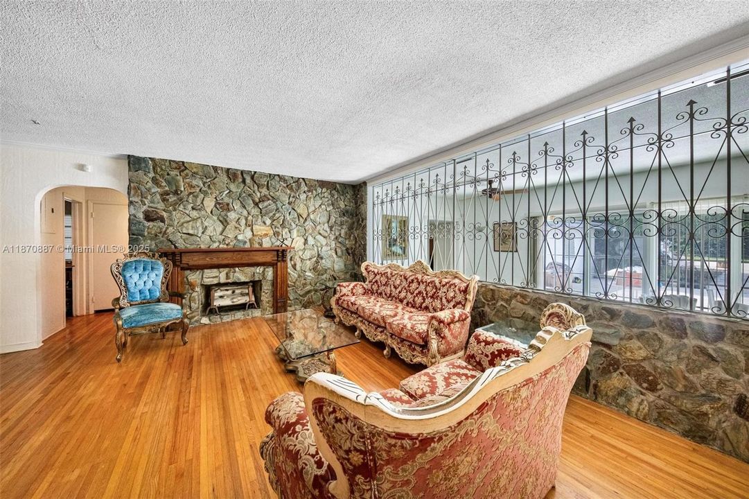 For Sale: $1,100,000 (4 beds, 3 baths, 3363 Square Feet)