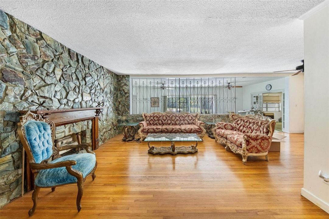 For Sale: $1,100,000 (4 beds, 3 baths, 3363 Square Feet)