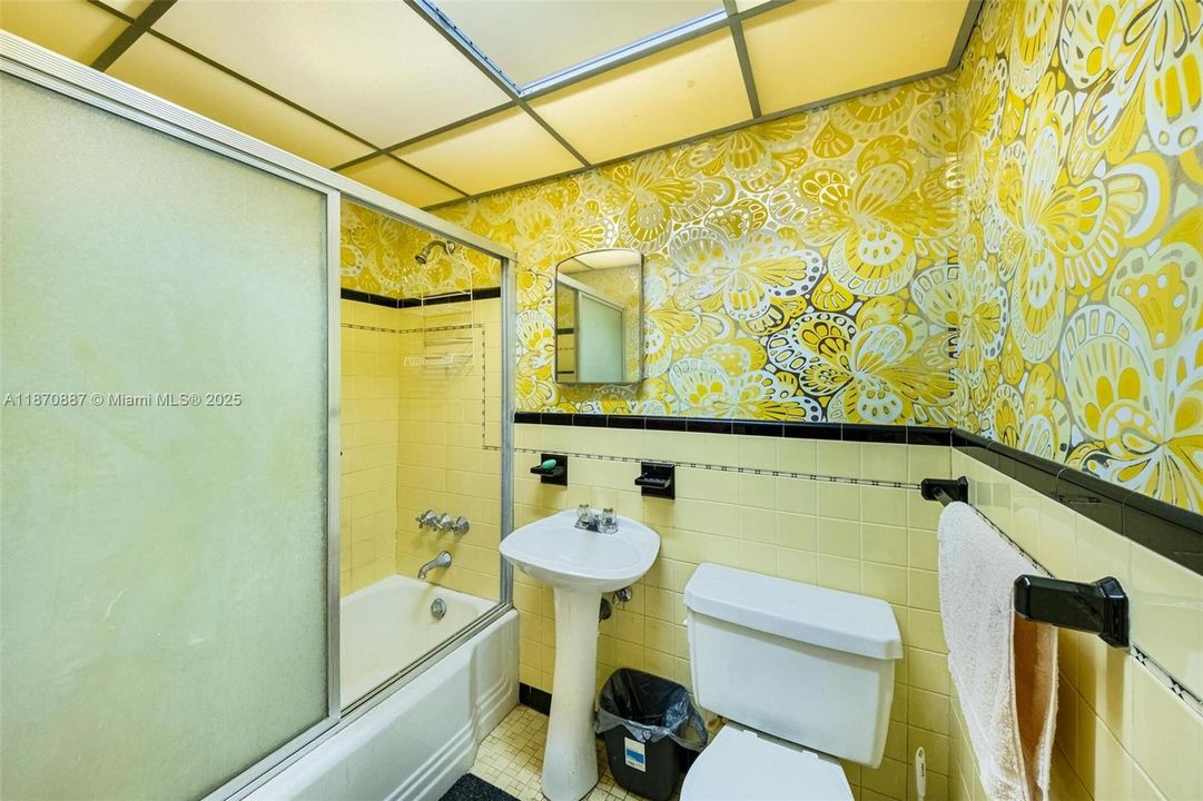 For Sale: $1,100,000 (4 beds, 3 baths, 3363 Square Feet)