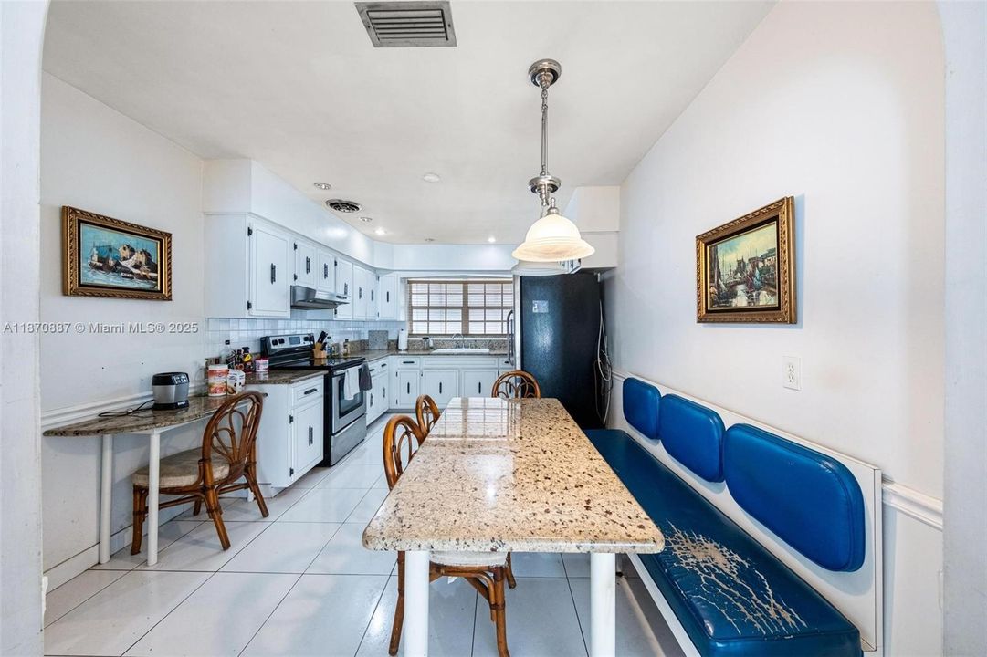 For Sale: $1,100,000 (4 beds, 3 baths, 3363 Square Feet)