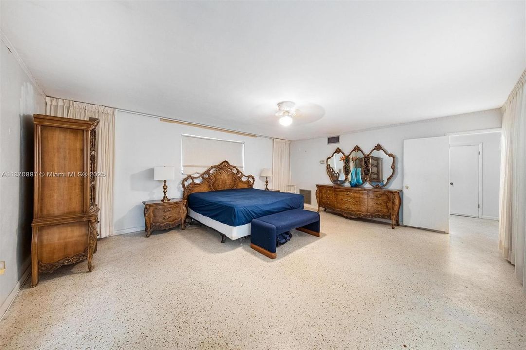 For Sale: $1,100,000 (4 beds, 3 baths, 3363 Square Feet)