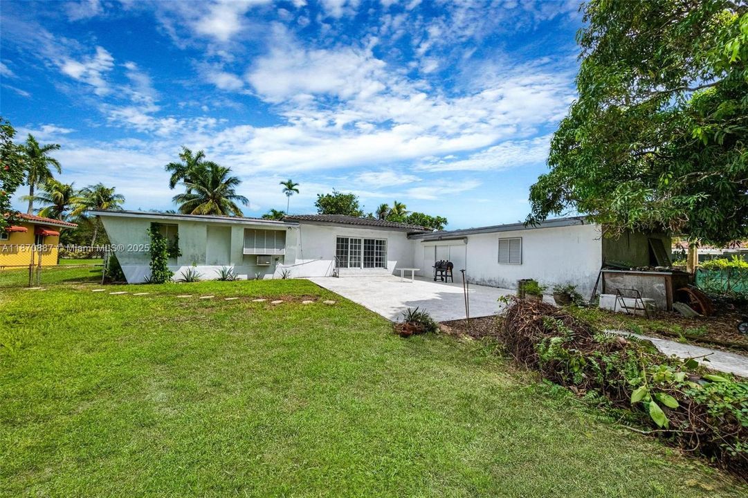 For Sale: $1,100,000 (4 beds, 3 baths, 3363 Square Feet)