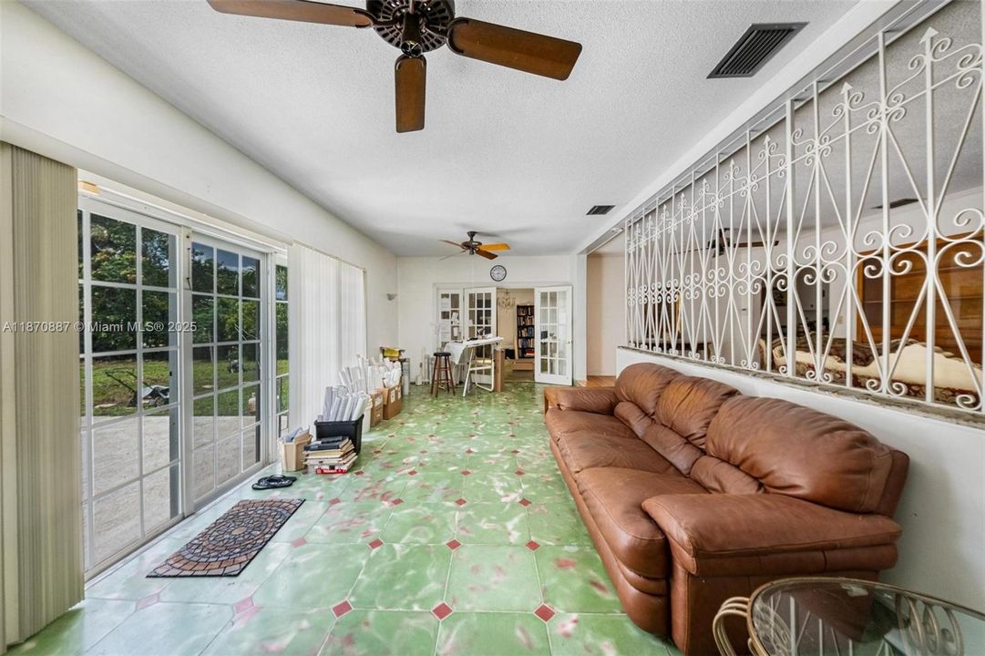 For Sale: $1,100,000 (4 beds, 3 baths, 3363 Square Feet)