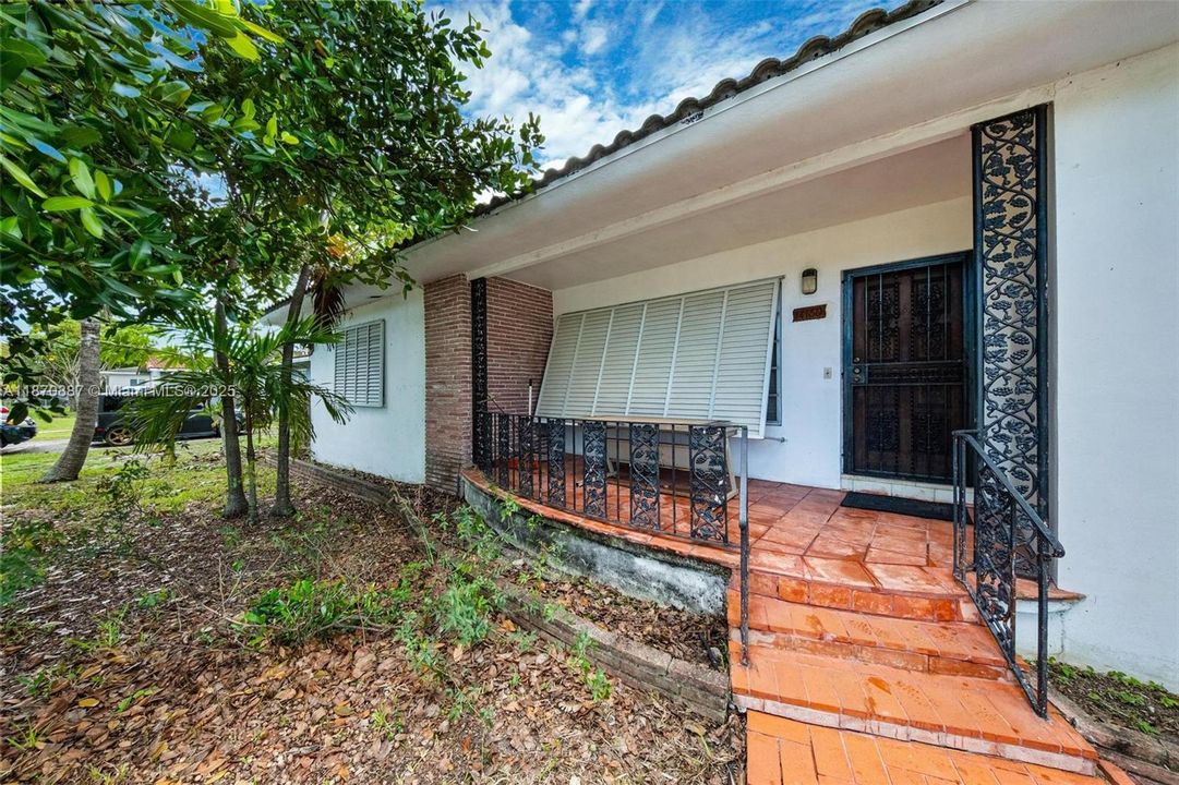 For Sale: $1,100,000 (4 beds, 3 baths, 3363 Square Feet)