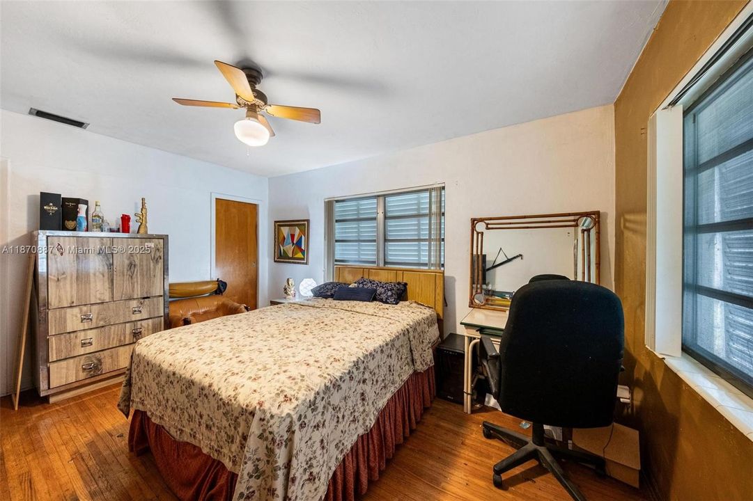 For Sale: $1,100,000 (4 beds, 3 baths, 3363 Square Feet)