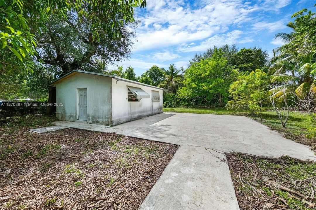 For Sale: $1,100,000 (4 beds, 3 baths, 3363 Square Feet)