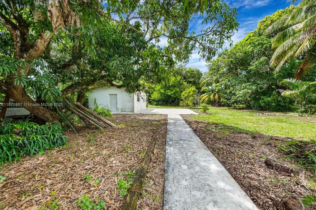 For Sale: $1,100,000 (4 beds, 3 baths, 3363 Square Feet)