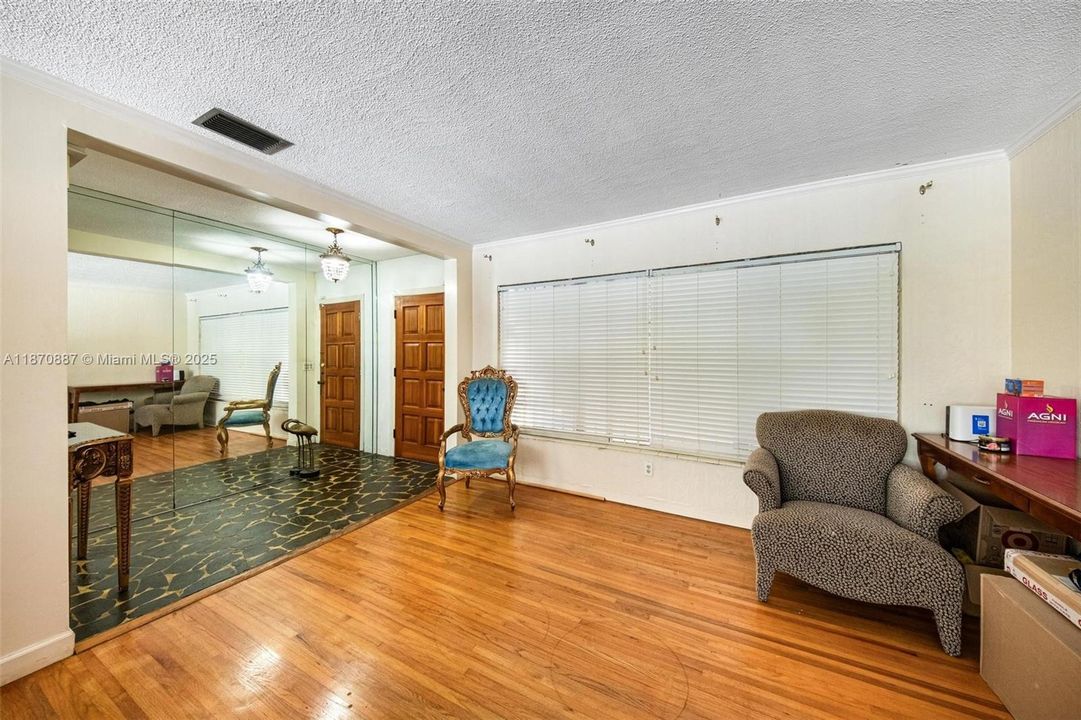 For Sale: $1,100,000 (4 beds, 3 baths, 3363 Square Feet)