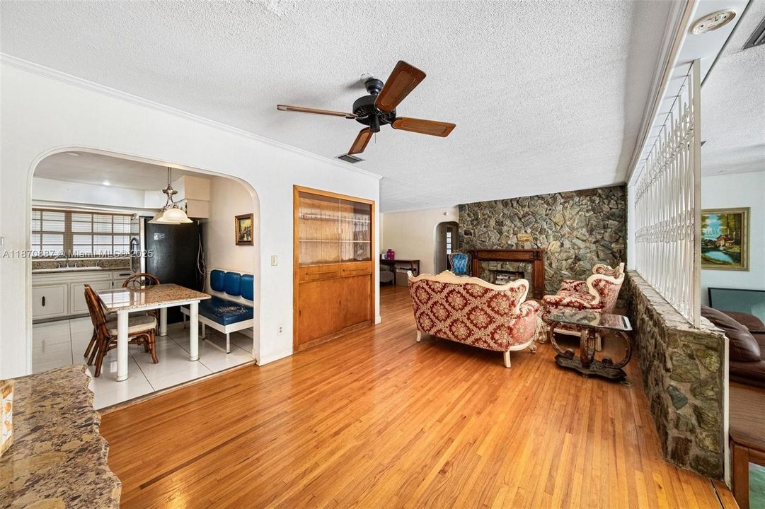 For Sale: $1,100,000 (4 beds, 3 baths, 3363 Square Feet)