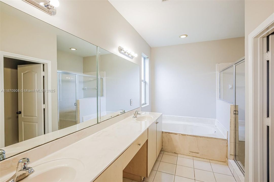 Recientemente alquilado: $2,590 (5 camas, 3 baños, 2494 Pies cuadrados)