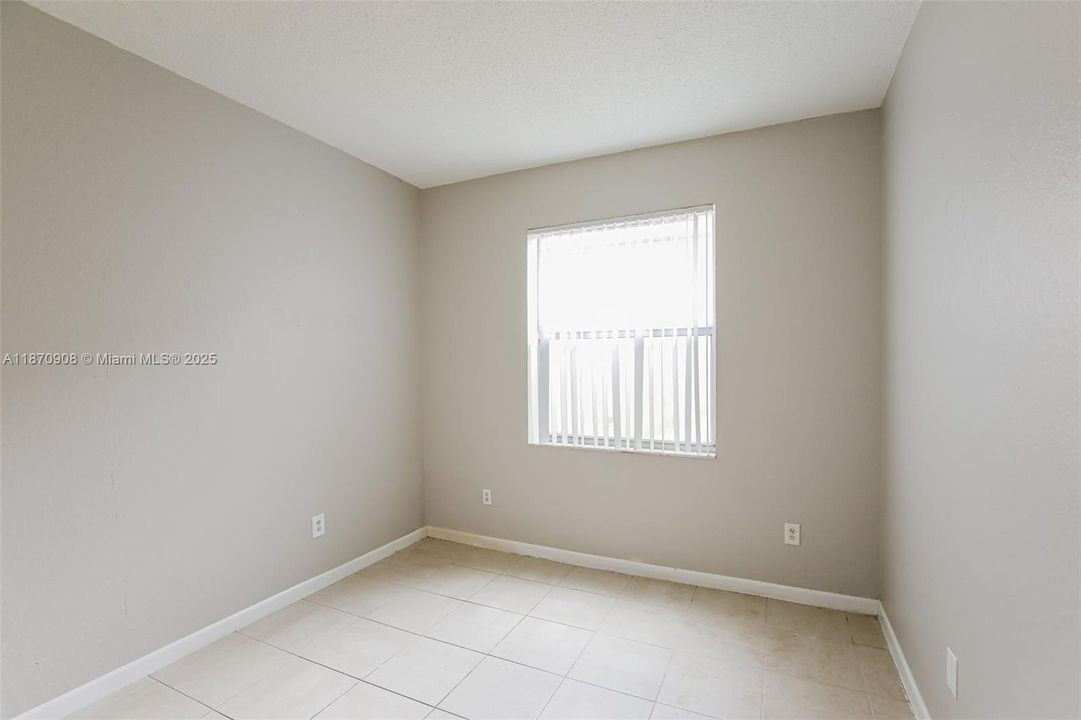 Recientemente alquilado: $2,590 (5 camas, 3 baños, 2494 Pies cuadrados)