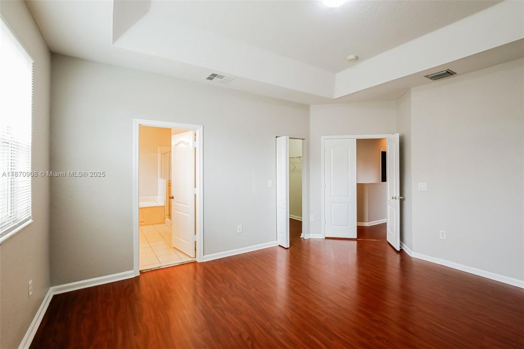 Recientemente alquilado: $2,590 (5 camas, 3 baños, 2494 Pies cuadrados)