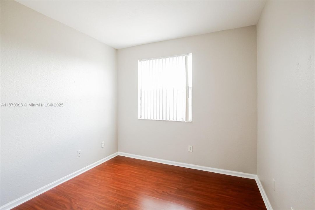 Recientemente alquilado: $2,590 (5 camas, 3 baños, 2494 Pies cuadrados)