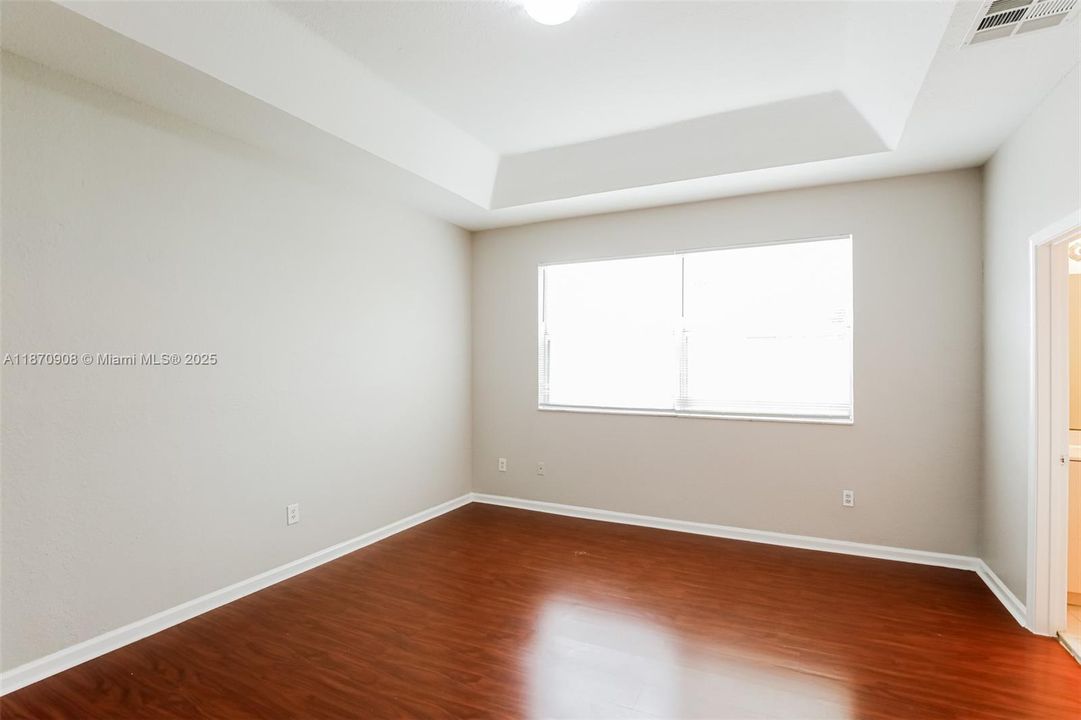 Recientemente alquilado: $2,590 (5 camas, 3 baños, 2494 Pies cuadrados)