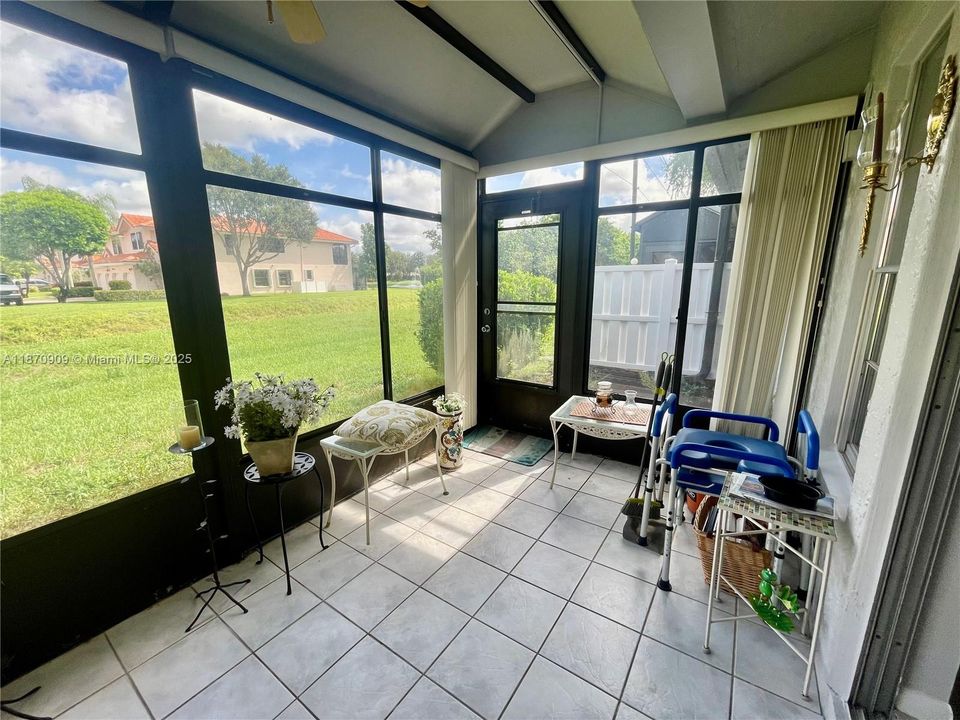 Active With Contract: $219,900 (2 beds, 2 baths, 1000 Square Feet)