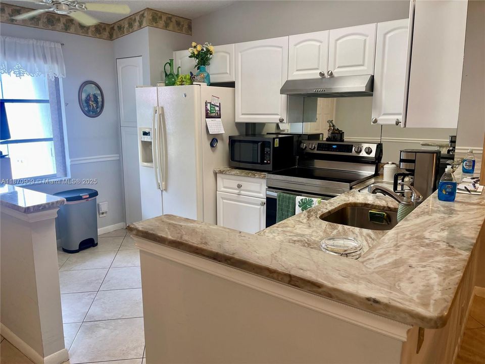 Active With Contract: $219,900 (2 beds, 2 baths, 1000 Square Feet)