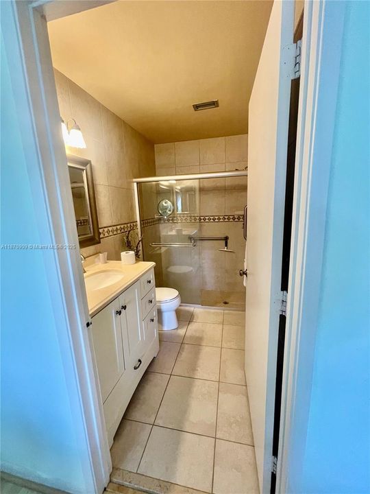 Active With Contract: $219,900 (2 beds, 2 baths, 1000 Square Feet)