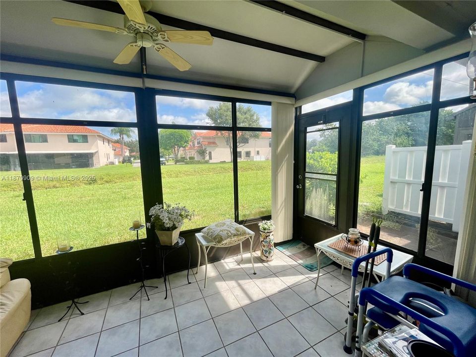 Active With Contract: $219,900 (2 beds, 2 baths, 1000 Square Feet)