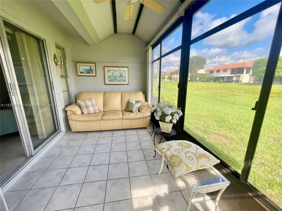 Active With Contract: $219,900 (2 beds, 2 baths, 1000 Square Feet)