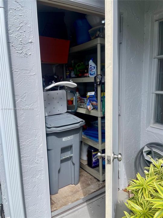 Active With Contract: $219,900 (2 beds, 2 baths, 1000 Square Feet)