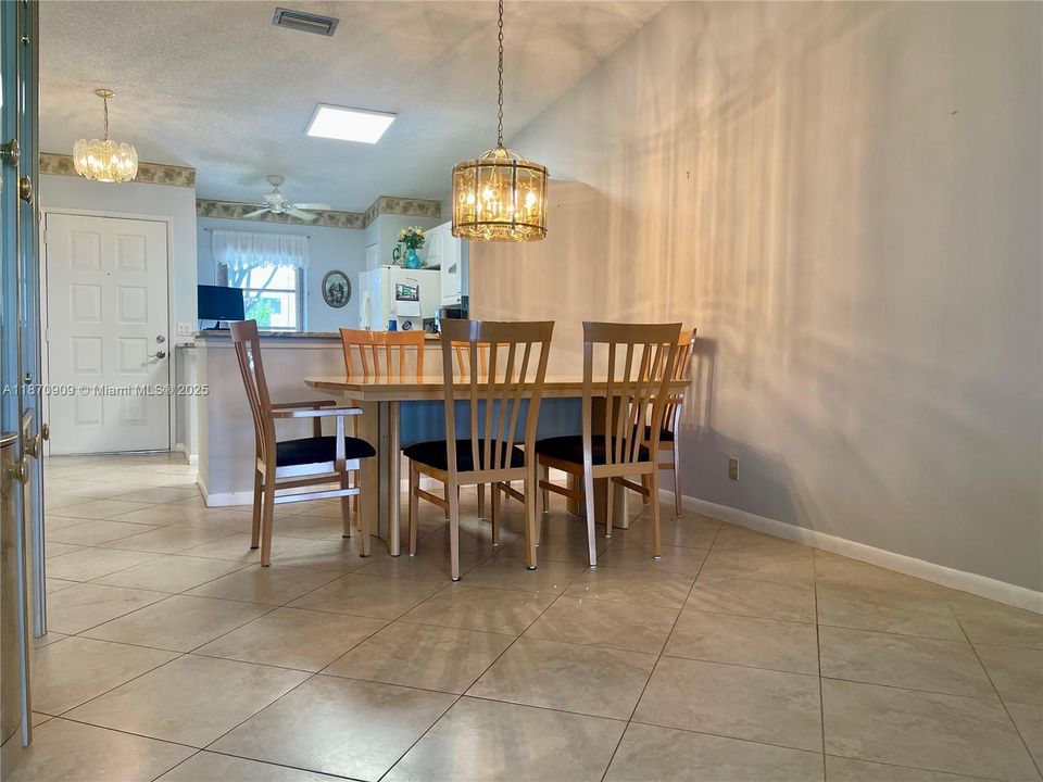 Active With Contract: $219,900 (2 beds, 2 baths, 1000 Square Feet)