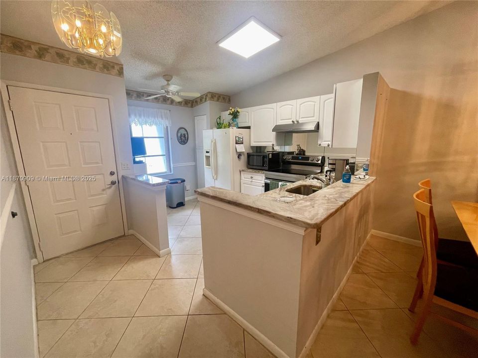 Active With Contract: $219,900 (2 beds, 2 baths, 1000 Square Feet)