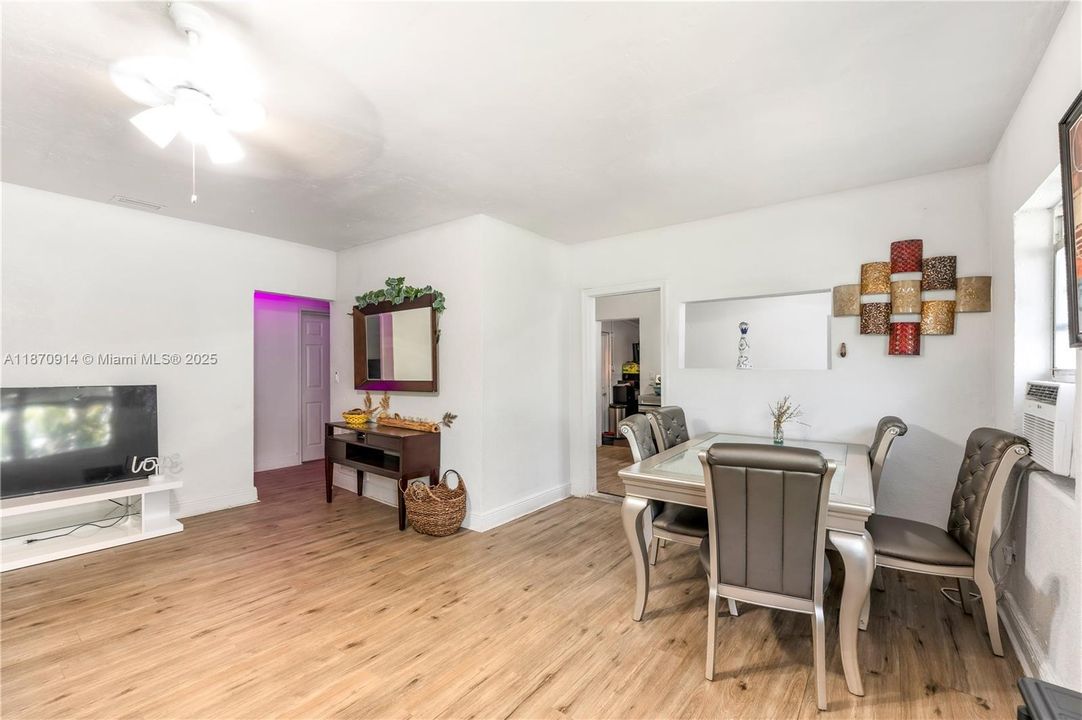 待售: $679,900 (0 贝兹, 0 浴室, 2318 平方英尺)