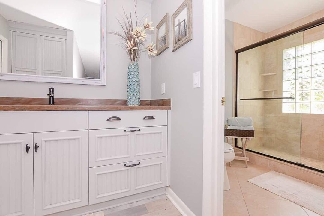 CONCH main bathroom