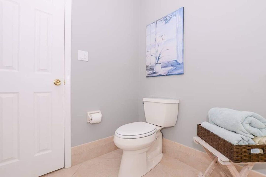 CONCH main bathroom 2