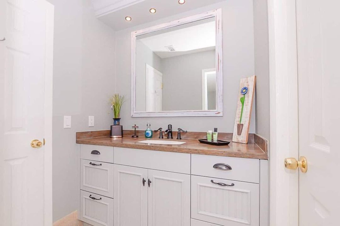 CONCH guest bathroom