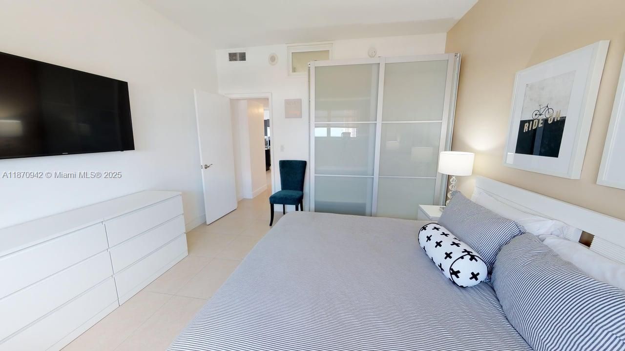 待售: $530,000 (1 贝兹, 1 浴室, 1005 平方英尺)