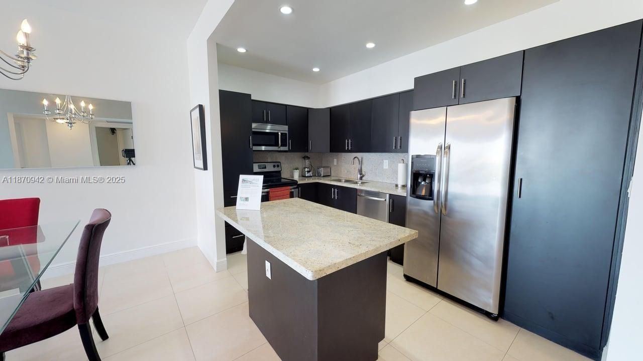 待售: $530,000 (1 贝兹, 1 浴室, 1005 平方英尺)