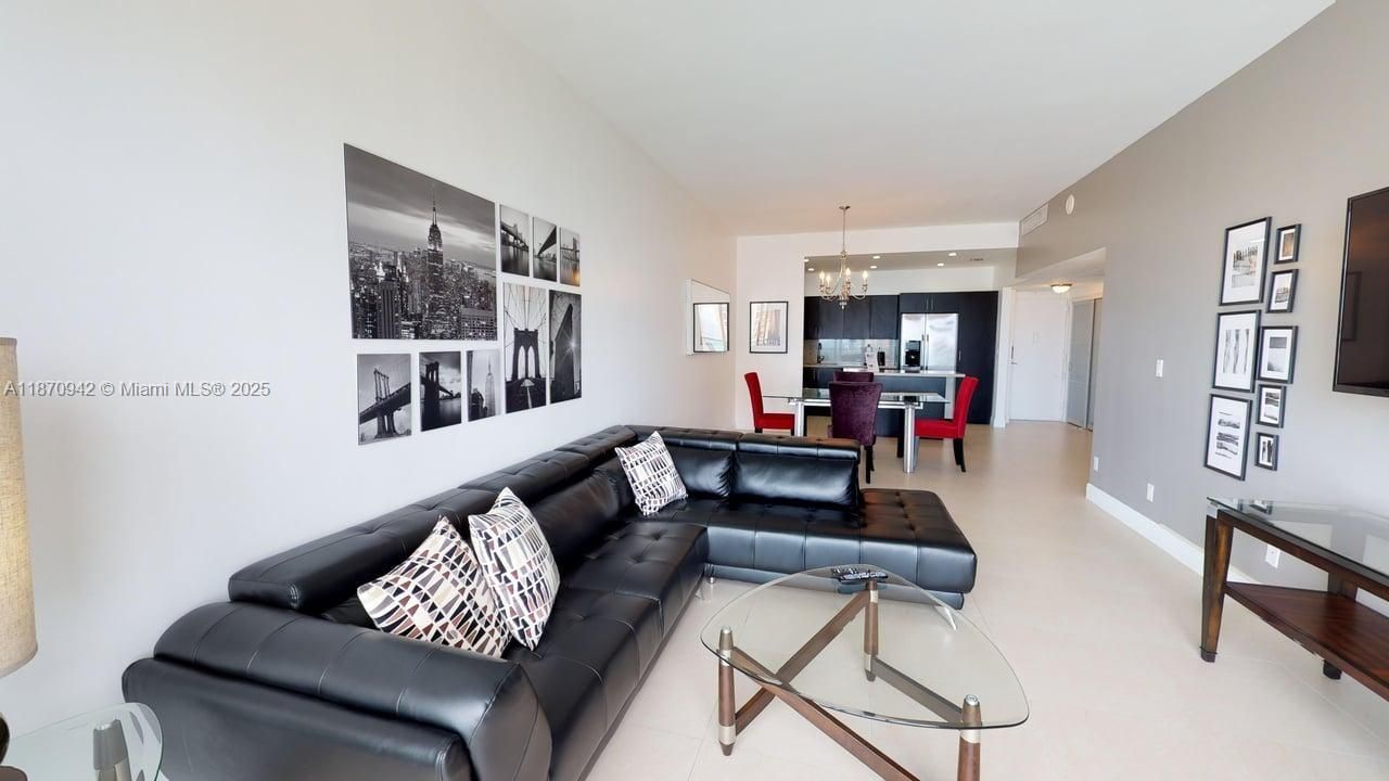 待售: $530,000 (1 贝兹, 1 浴室, 1005 平方英尺)