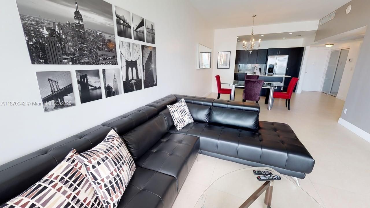 待售: $530,000 (1 贝兹, 1 浴室, 1005 平方英尺)