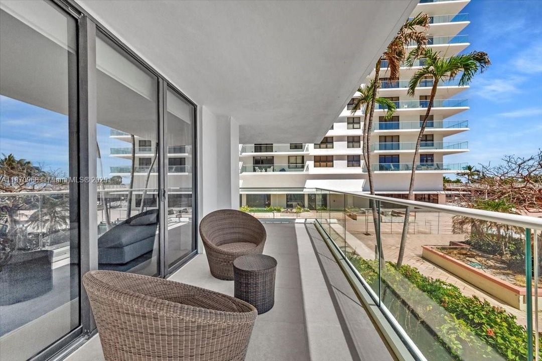 En Venta: $2,399,000 (3 camas, 3 baños, 1986 Pies cuadrados)