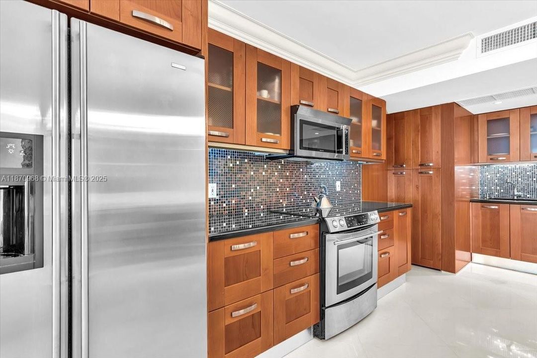 En Venta: $2,399,000 (3 camas, 3 baños, 1986 Pies cuadrados)