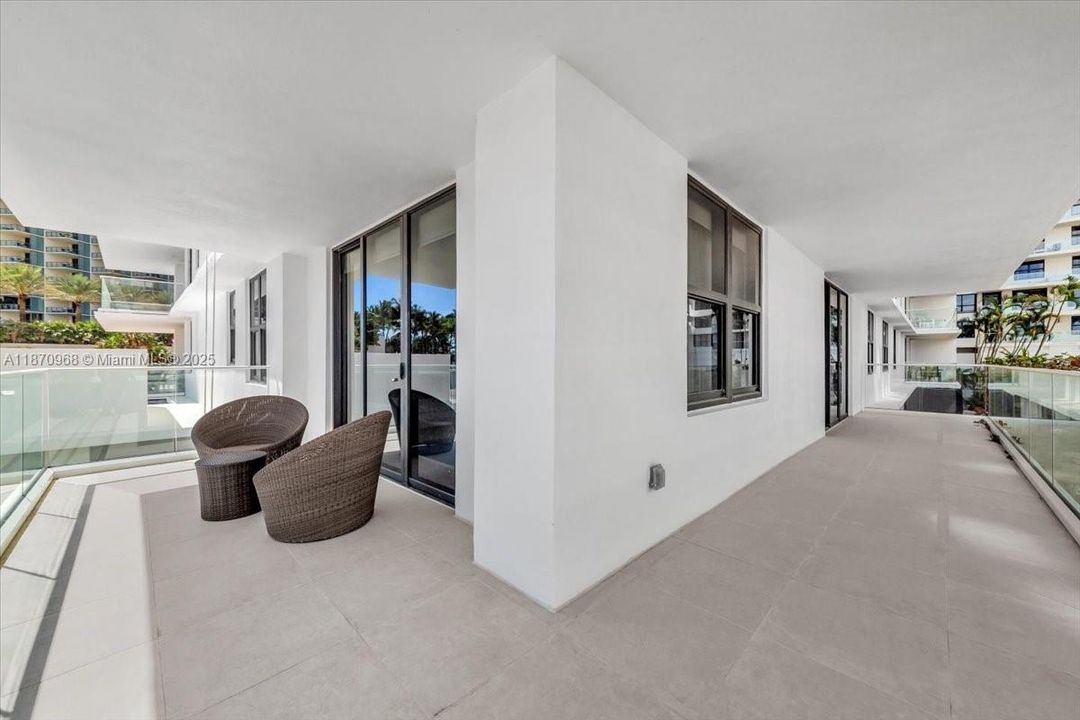 En Venta: $2,399,000 (3 camas, 3 baños, 1986 Pies cuadrados)