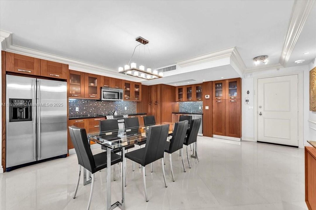 En Venta: $2,399,000 (3 camas, 3 baños, 1986 Pies cuadrados)