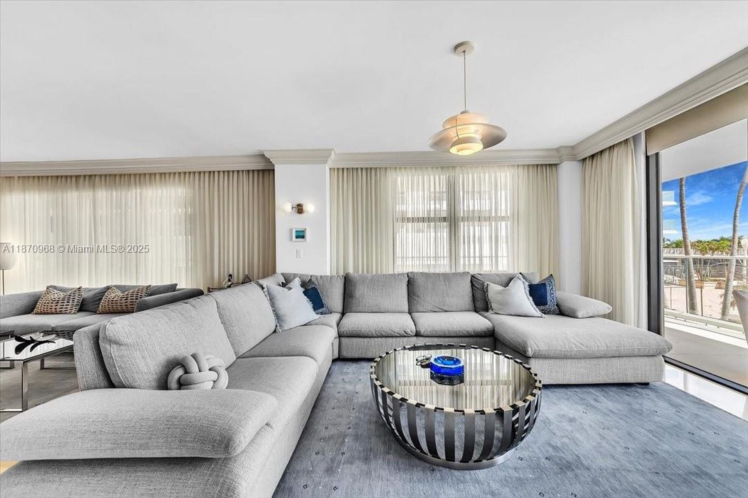 En Venta: $2,399,000 (3 camas, 3 baños, 1986 Pies cuadrados)