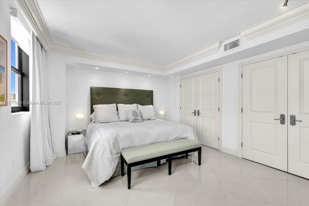 En Venta: $2,399,000 (3 camas, 3 baños, 1986 Pies cuadrados)