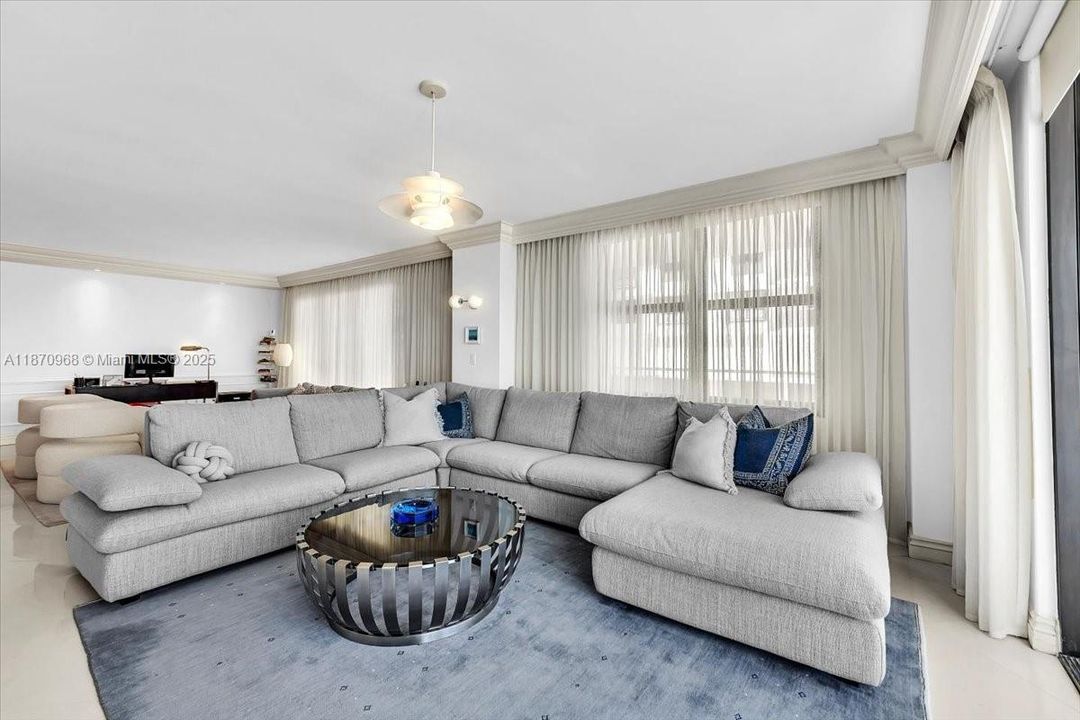 En Venta: $2,399,000 (3 camas, 3 baños, 1986 Pies cuadrados)