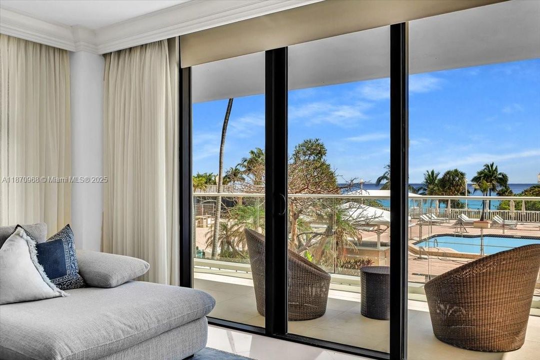 En Venta: $2,399,000 (3 camas, 3 baños, 1986 Pies cuadrados)