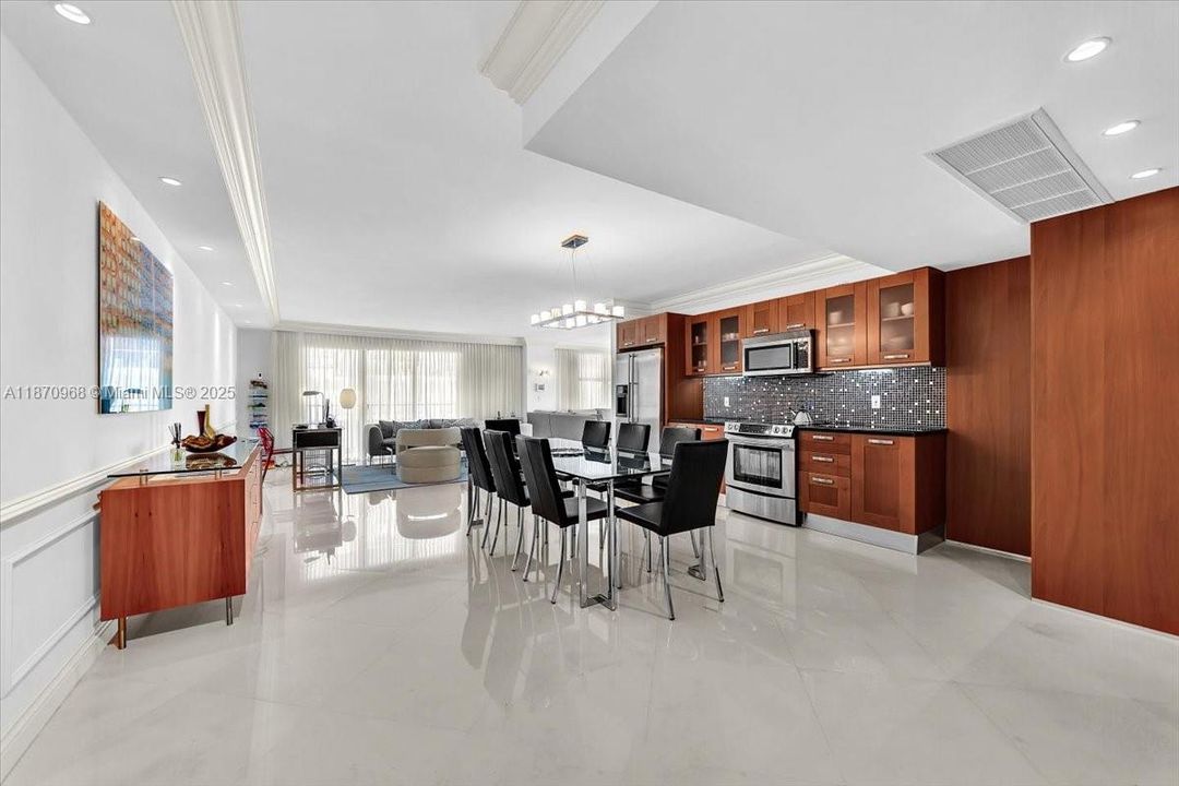 En Venta: $2,399,000 (3 camas, 3 baños, 1986 Pies cuadrados)