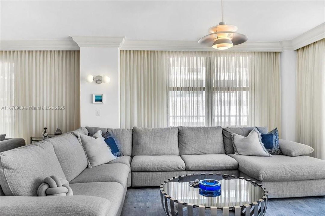 En Venta: $2,399,000 (3 camas, 3 baños, 1986 Pies cuadrados)