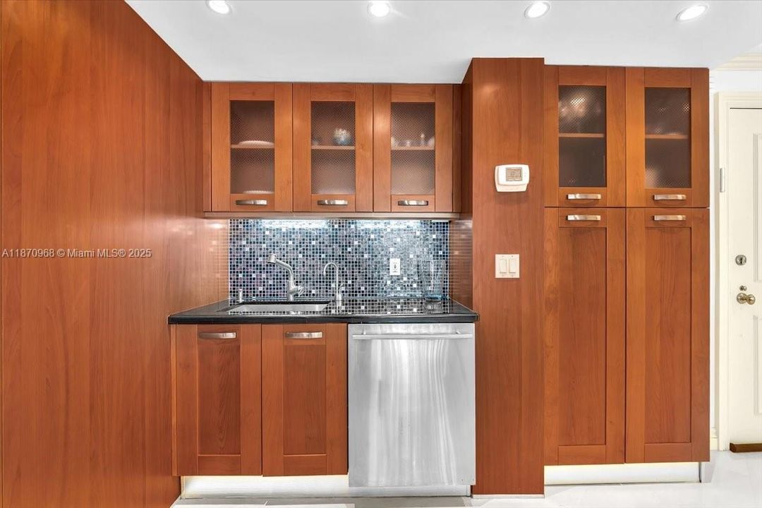 En Venta: $2,399,000 (3 camas, 3 baños, 1986 Pies cuadrados)