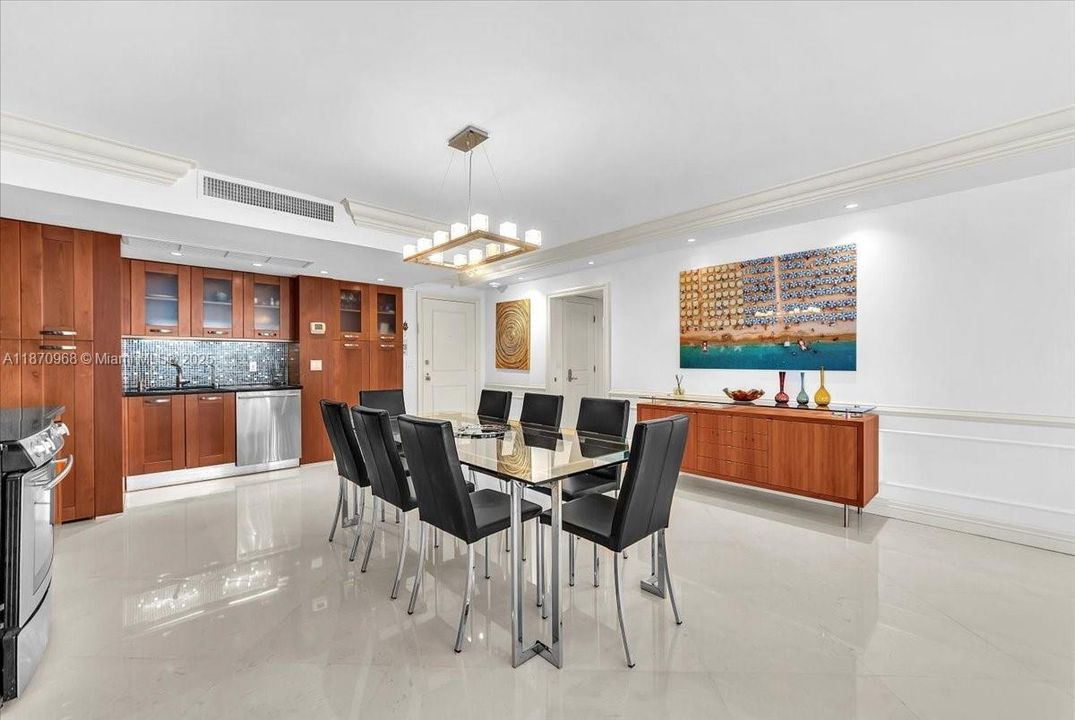 En Venta: $2,399,000 (3 camas, 3 baños, 1986 Pies cuadrados)