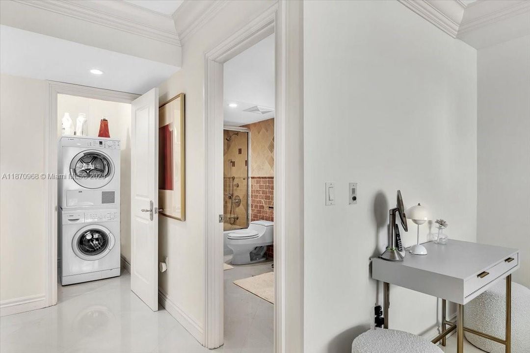 En Venta: $2,399,000 (3 camas, 3 baños, 1986 Pies cuadrados)