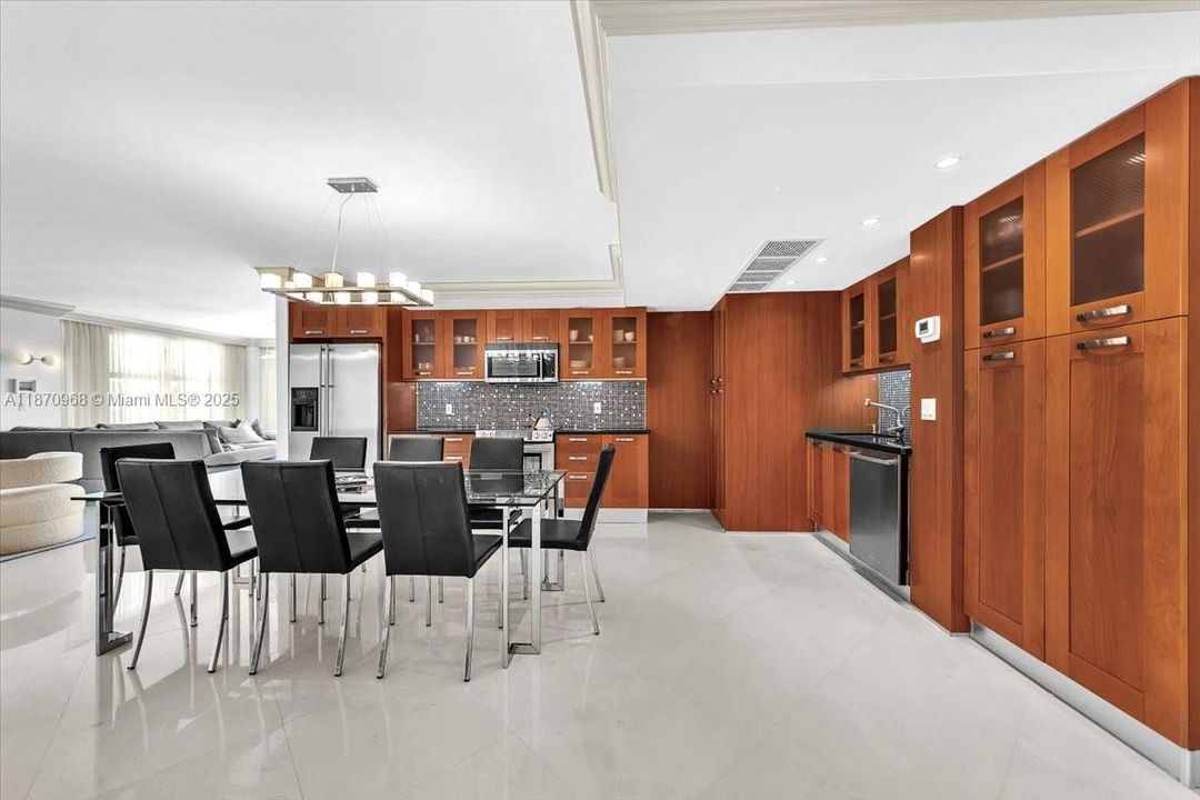 En Venta: $2,399,000 (3 camas, 3 baños, 1986 Pies cuadrados)