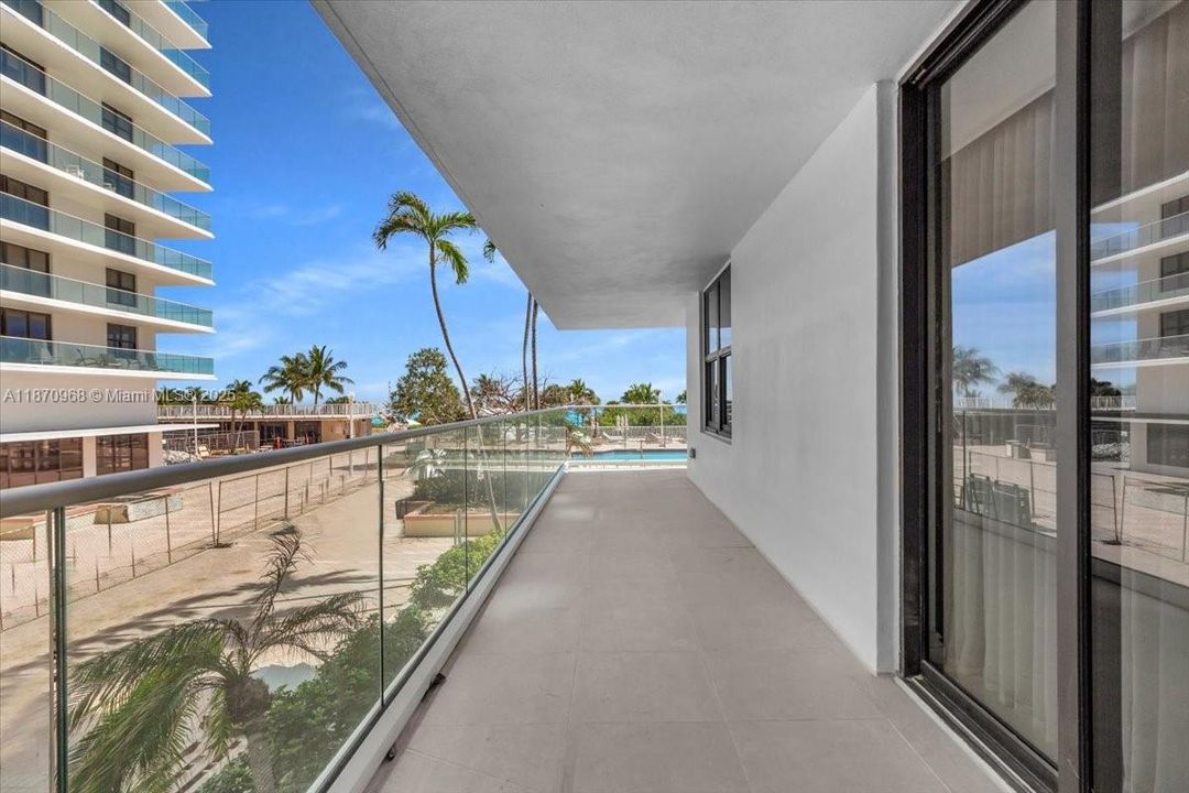 En Venta: $2,399,000 (3 camas, 3 baños, 1986 Pies cuadrados)